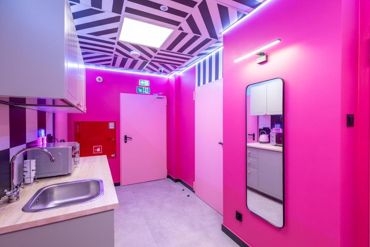 Vice City Hostel Wrocław Buitenkant foto