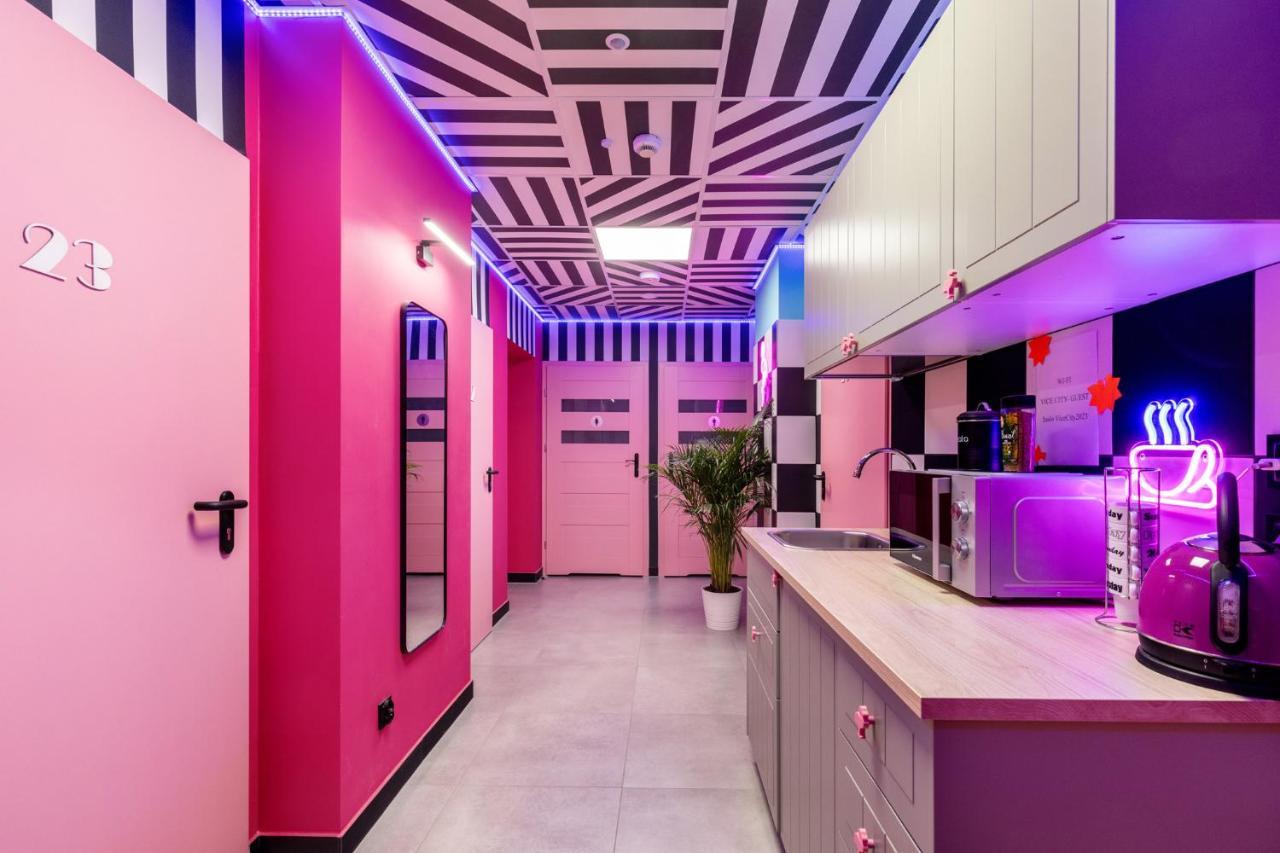 Vice City Hostel Wrocław Buitenkant foto